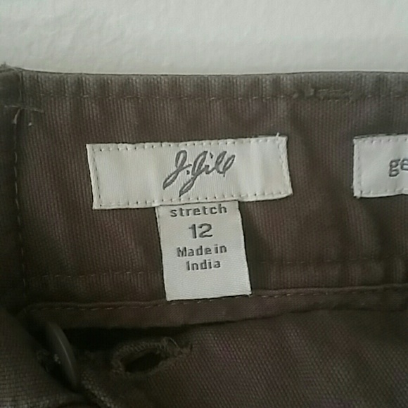 4/ 20  J Jill Shorts - Picture 2 of 3